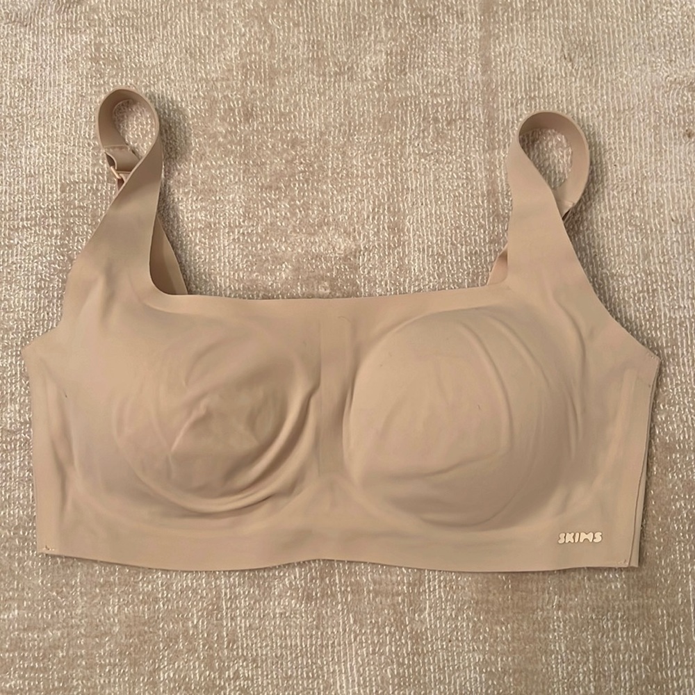 Skims Bra with inserts (wireless) Size M